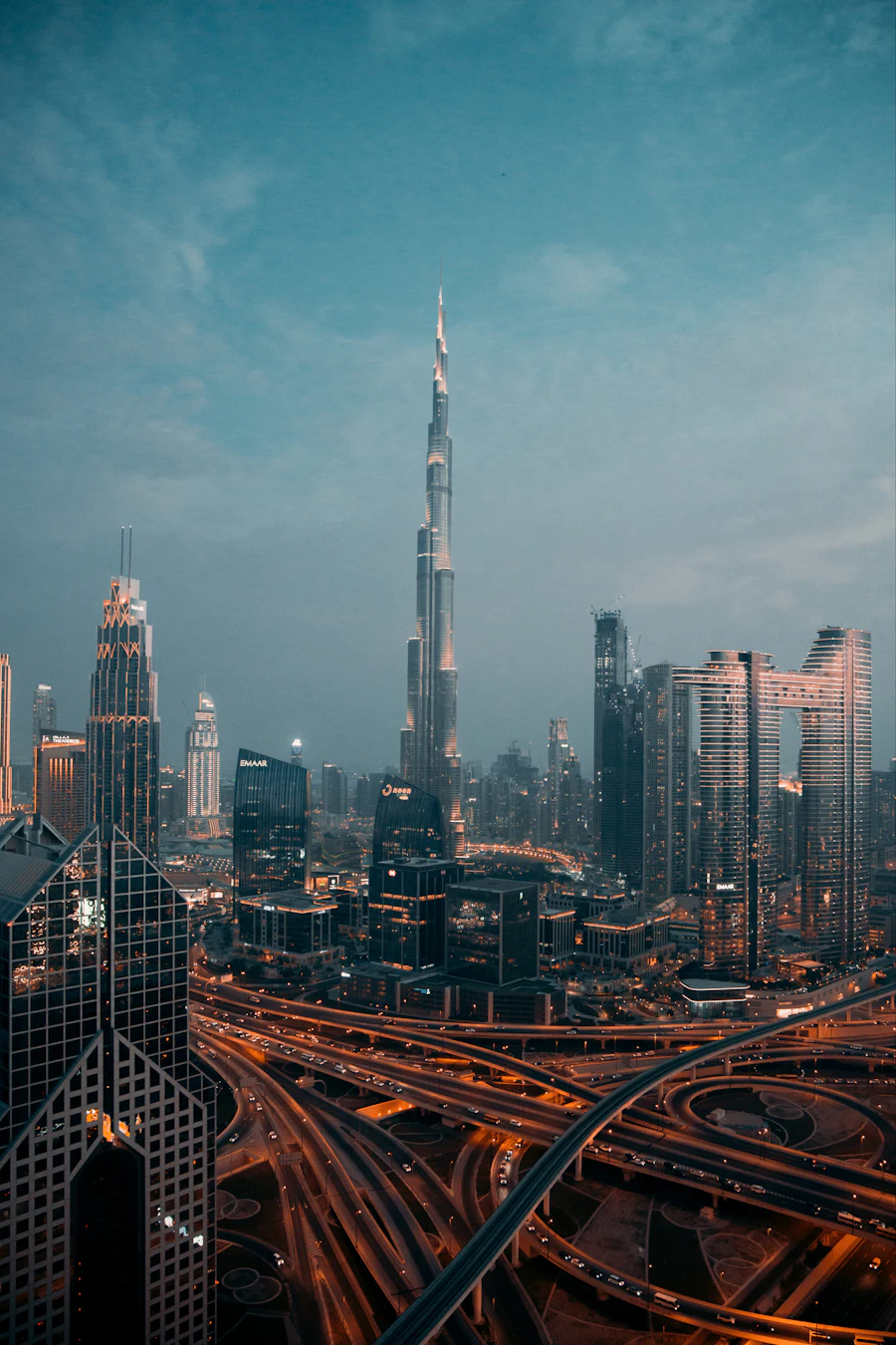 Burj Khalifa va oqshomgi Downtown