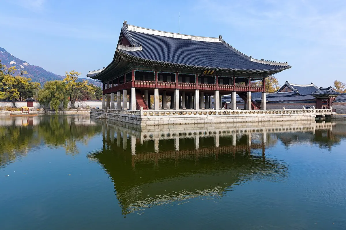 Gyeongbokgung saroyidagi Gyeonghoeru pavilyoni