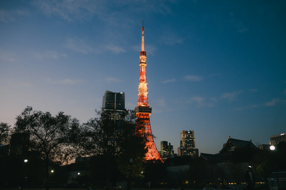Oqshomgi Tokio minorasi